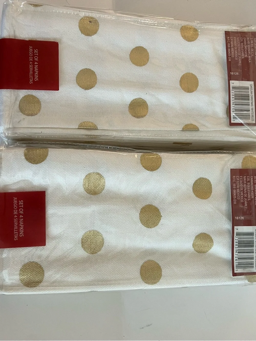 Carolina Christmas TableCloth  SZ 60x84 with 8 napkins White and Gold